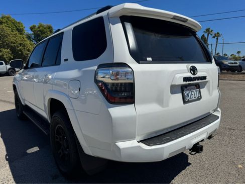 Used 2020 Toyota 4Runner SR5 Premium w/ Moonroof Package RWD image 4