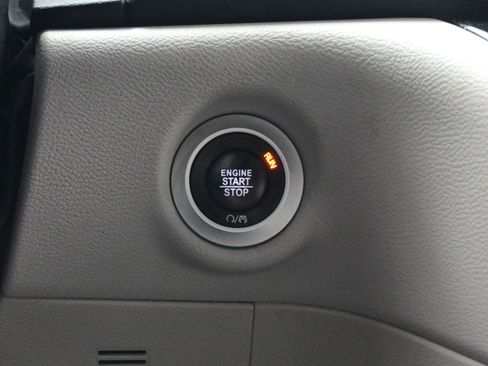 Used 2017 Chrysler Pacifica Touring-L Plus image 24