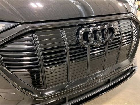 Certified 2023 Audi e-tron Premium Plus w/ Premium Plus Package AWD/4WD image 30