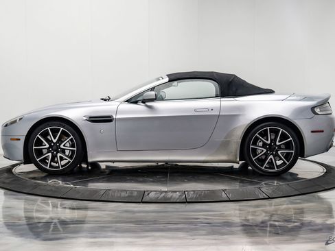 Used 2009 Aston Martin V8 Vantage Convertible image 10