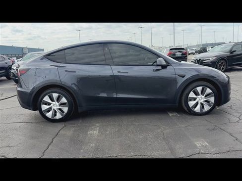Used 2024 Tesla Model Y Long Range image 9