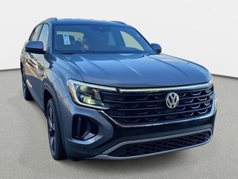 Used 2025 Volkswagen Atlas Cross Sport SE FWD image 3