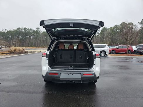 New 2026 Nissan Pathfinder Platinum FWD image 17