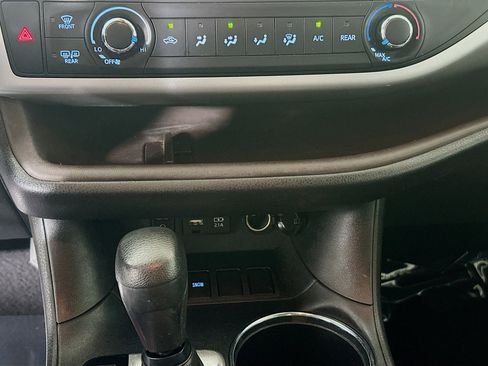 Used 2019 Toyota Highlander LE FWD image 22