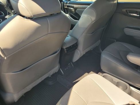 Used 2021 Toyota Highlander Platinum AWD/4WD image 14