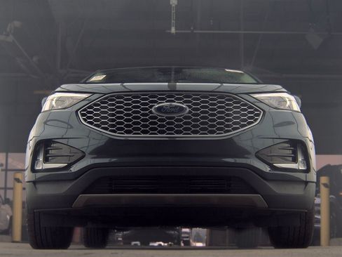 Used 2024 Ford Edge SEL w/ Convenience Package AWD/4WD image 3