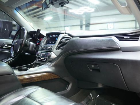 Used 2016 Chevrolet Suburban LT image 23