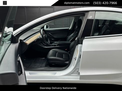 Used 2018 Tesla Model 3 Long Range image 17