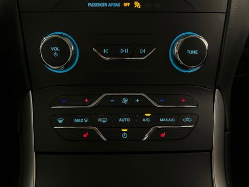 Used 2020 Ford Edge SEL w/ Cold Weather Package image 10