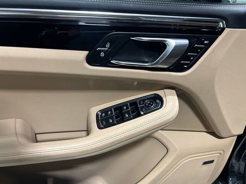 Used 2025 Porsche Macan Turbo AWD/4WD image 10