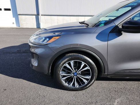 Used 2021 Ford Escape SE w/ SE Sport Appearance Package image 10