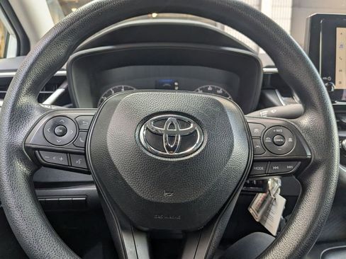 Used 2025 Toyota Corolla LE image 14