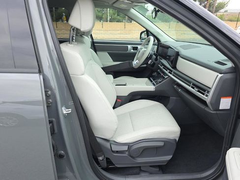Used 2025 Hyundai Santa Fe SEL image 9