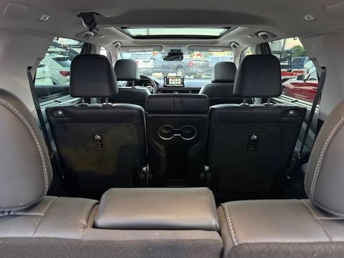 Used 2025 Honda Pilot Touring image 10
