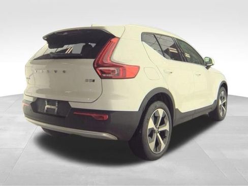 Used 2023 Volvo XC40 B5 Plus w/ Protection Package Premier AWD/4WD image 10