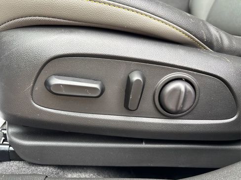 Used 2025 Chevrolet Trax ACTIV w/ Driver Confidence Package image 36