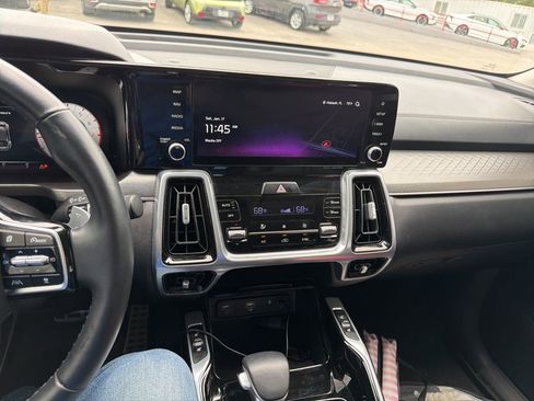Used 2023 Kia Sorento SX image 5