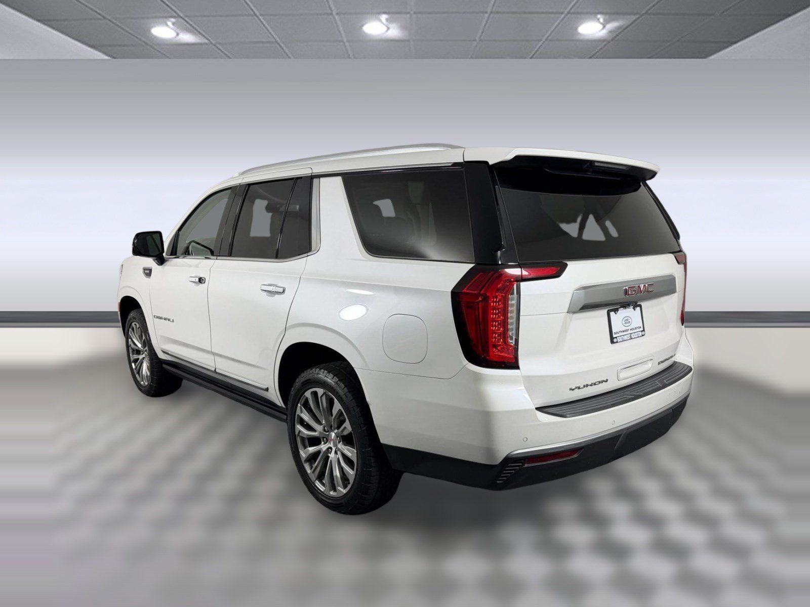 Used 2021 GMC Yukon Denali w/ Denali Premium Package RWD image 3