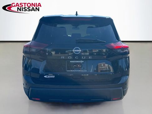 Used 2025 Nissan Rogue SV AWD/4WD image 7