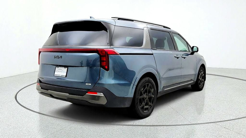 Used 2025 Kia Carnival SX w/ SX Dark Edition Package FWD image 5