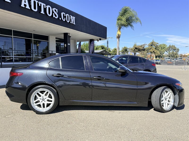 Used 2018 Alfa Romeo Giulia AWD image 8