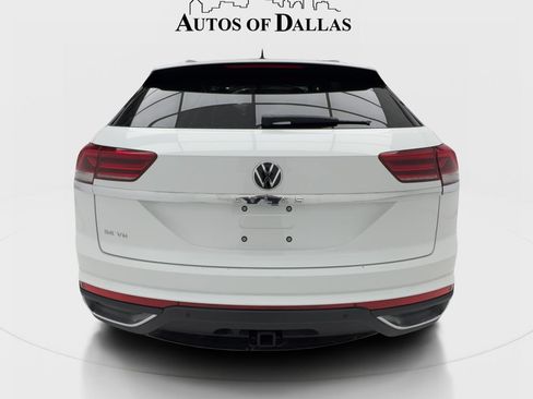 Used 2022 Volkswagen Atlas Cross Sport SE w/ Panoramic Sunroof Package FWD image 9