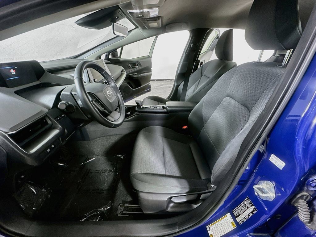 Used 2025 Toyota Prius LE FWD image 15