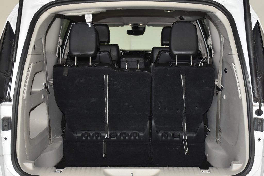 Used 2024 Chrysler Pacifica Touring-L FWD image 29