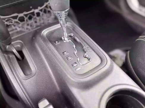 Used 2015 Jeep Wrangler Unlimited Sahara w/ Connectivity Group image 18