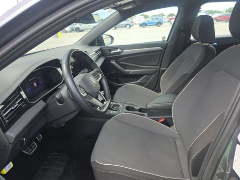 Used 2025 Volkswagen Jetta Sport FWD image 3