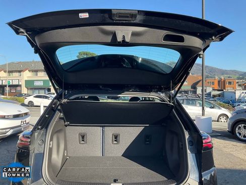 Used 2022 Chevrolet Bolt EUV LT w/ Convenience Package image 9