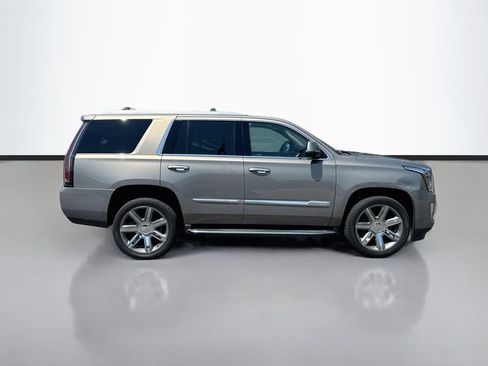 Used 2017 Cadillac Escalade Luxury AWD/4WD image 9