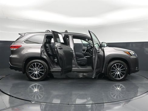 Used 2018 Toyota Highlander SE AWD/4WD image 39