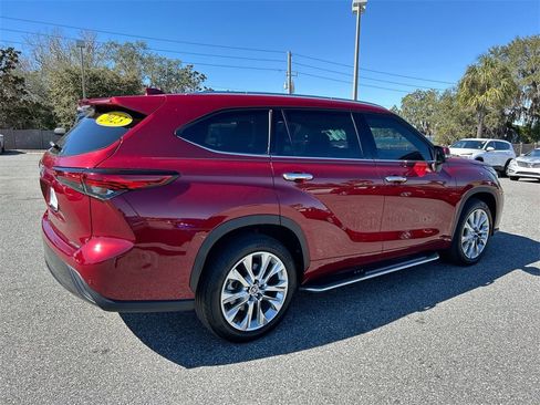 Used 2023 Toyota Highlander Limited image 8