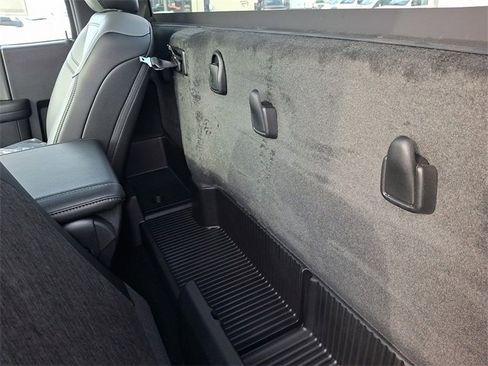 Used 2024 RAM 2500 Tradesman w/ Chrome Appearance Group image 10