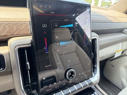 New 2026 GMC Yukon Denali w/ Denali Reserve Package AWD/4WD image 14
