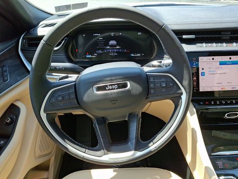 New 2026 Jeep Grand Cherokee L Limited w/ Luxury Tech Group II AWD/4WD image 15
