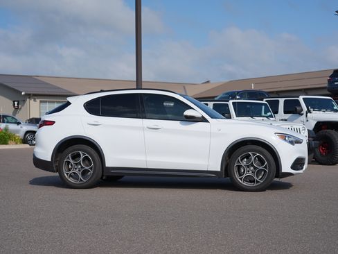 Used 2023 Alfa Romeo Stelvio Ti AWD/4WD image 2