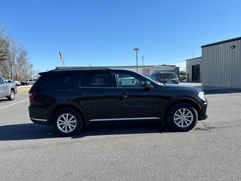 Used 2024 Dodge Durango SXT w/ 3rd Row Seating Group image 4