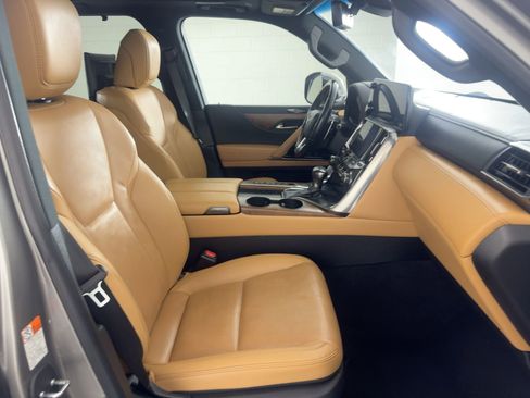 Used 2023 Lexus LX 600 4WD w/ Luxury Package image 27