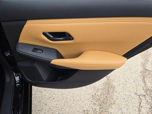 Used 2025 Nissan Sentra SV w/ SV Premium Package image 10