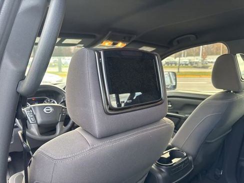 Used 2024 Nissan Titan SV w/ SV Convenience Package image 19