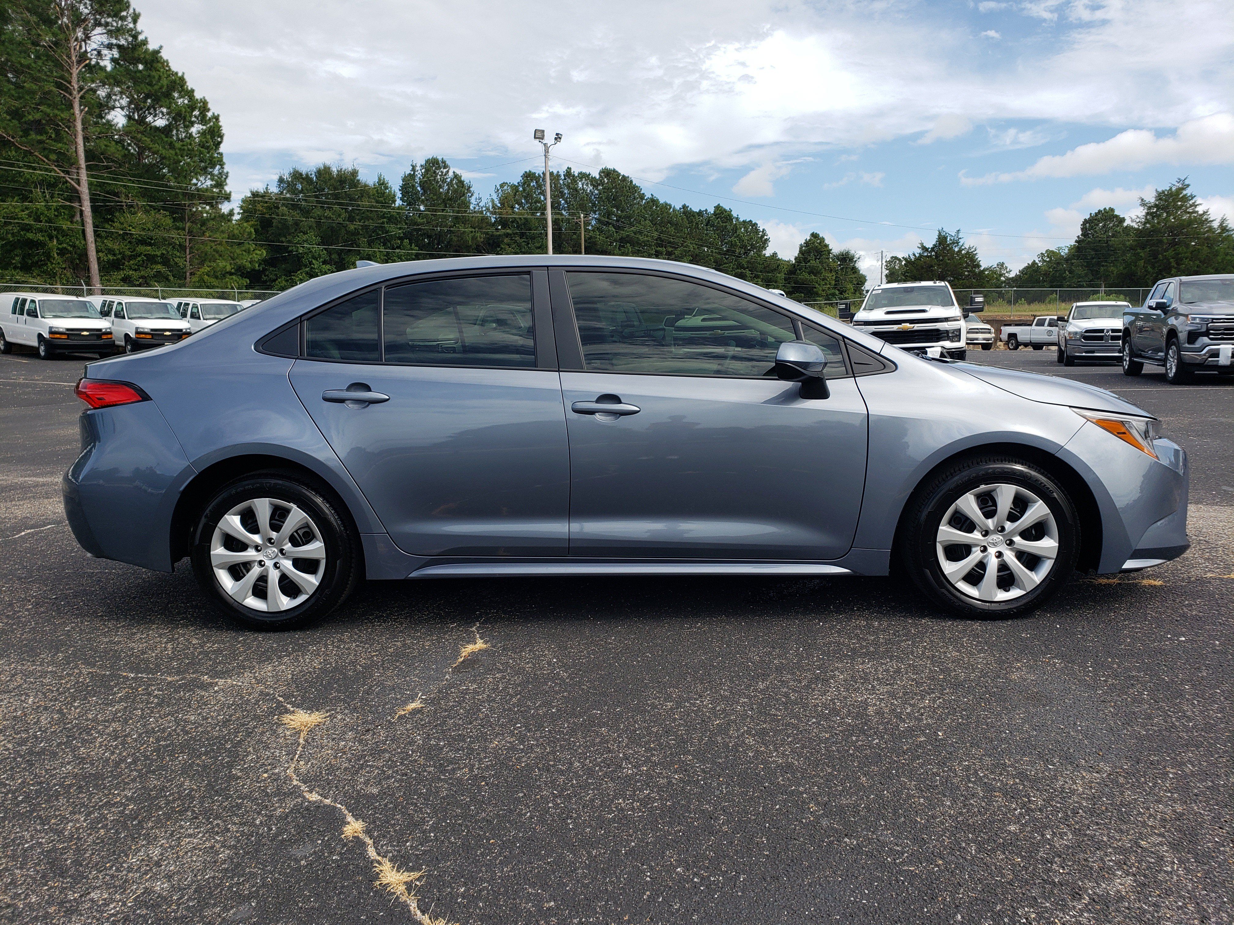Used 2025 Toyota Corolla LE FWD image 5