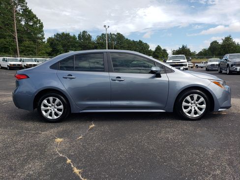 Used 2025 Toyota Corolla LE FWD image 5