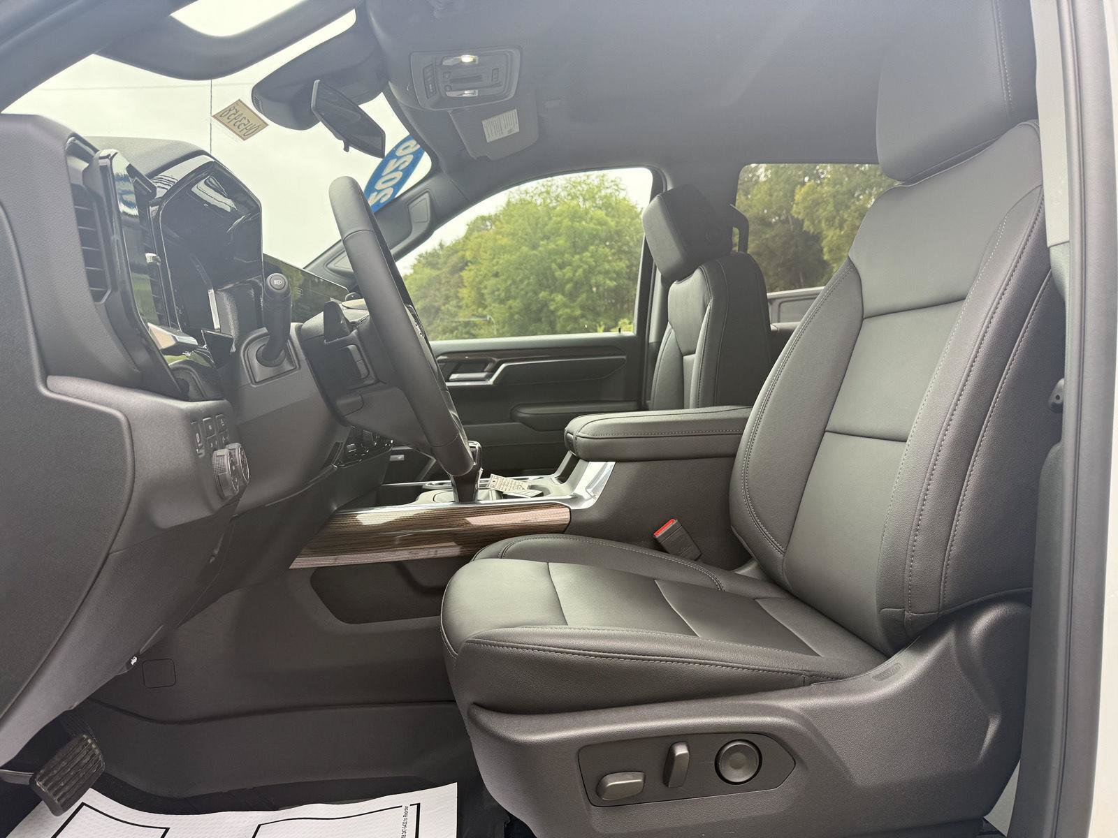 New 2026 Chevrolet Silverado 1500 RST w/ Redline Edition AWD/4WD image 7