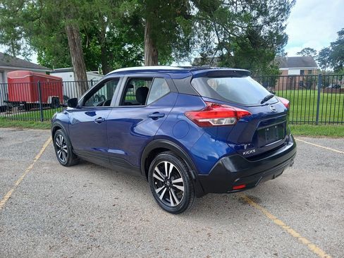 Used 2018 Nissan Kicks SV FWD image 7