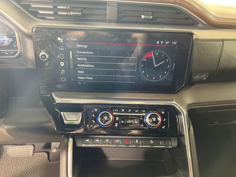 Used 2025 GMC Sierra 1500 Denali w/ Technology Package AWD/4WD image 19