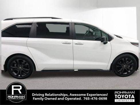 Used 2023 Toyota Sienna XSE FWD image 8