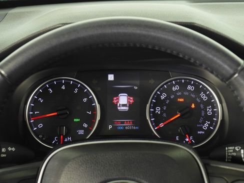 Used 2020 Toyota RAV4 XLE image 28