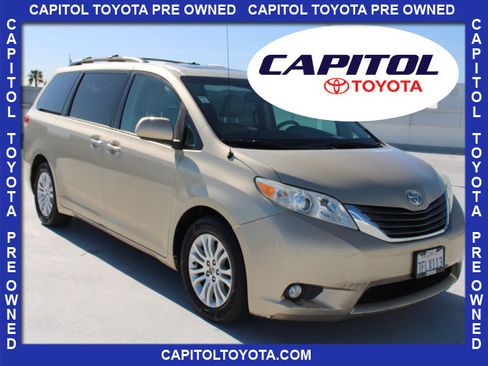 Used 2014 Toyota Sienna XLE image 1